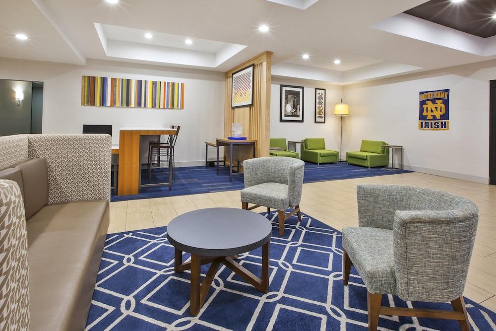 Holiday Inn Express Hotel & Suites Niles by IHG photo 2