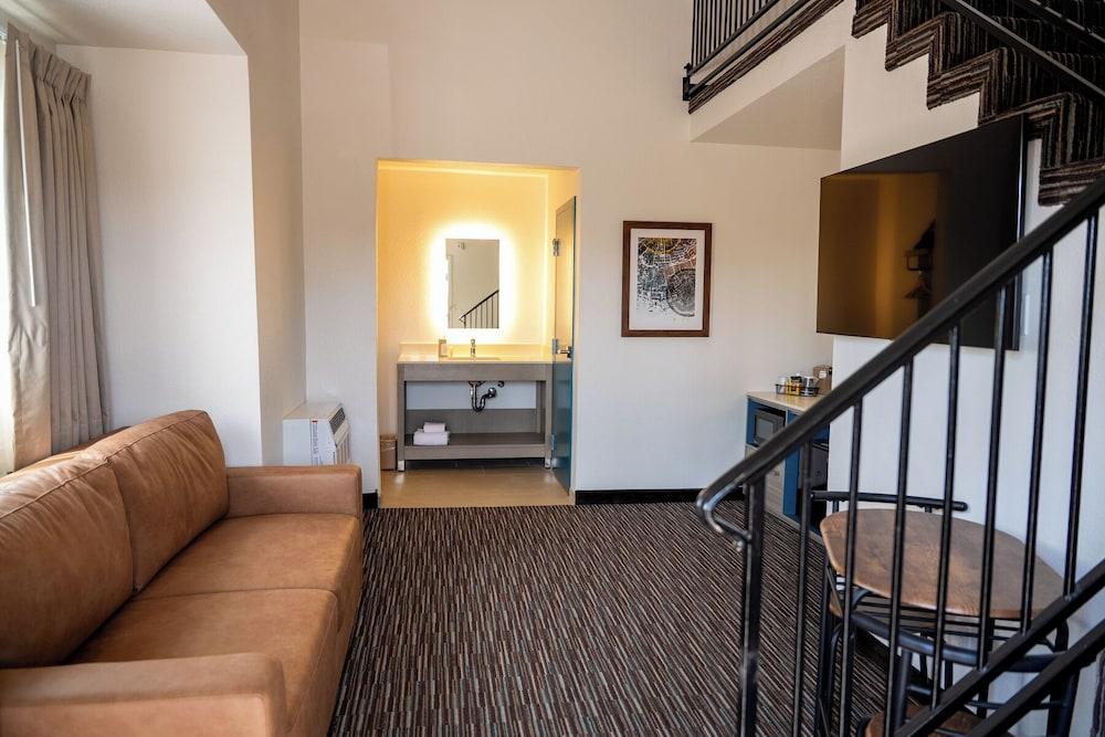 Lemon Heights Inn photo 3