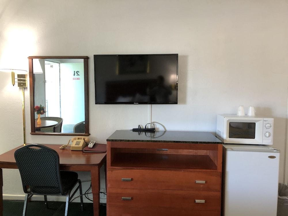 Best Budget Inn photo 12