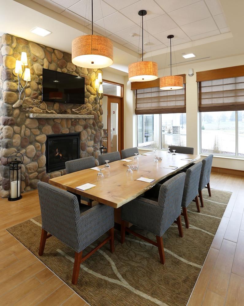 Hilton Garden Inn Cedar Falls photo 32