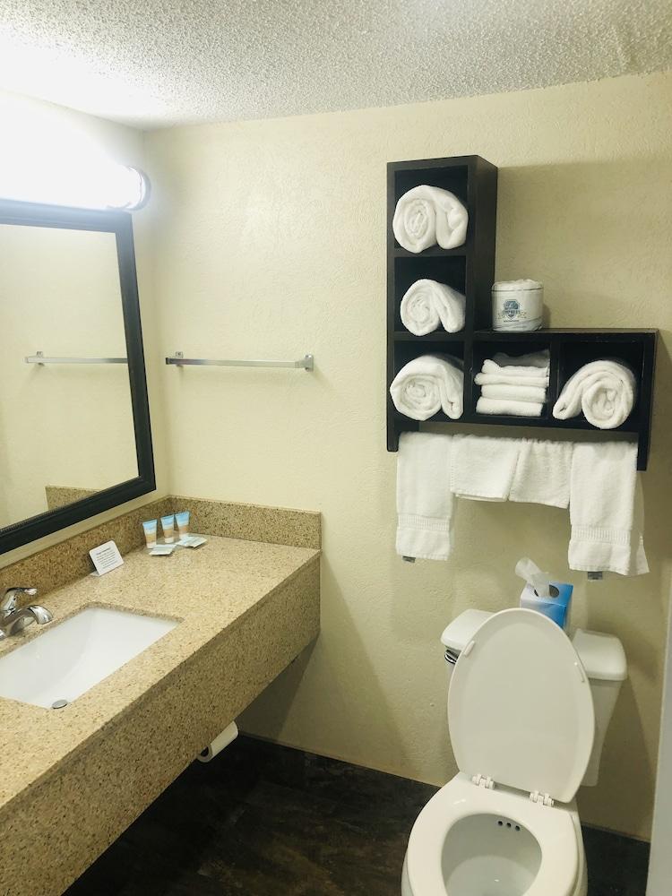 Quail Inn & Suites photo 40