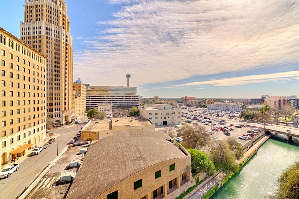 Riverwalk Plaza photo 100