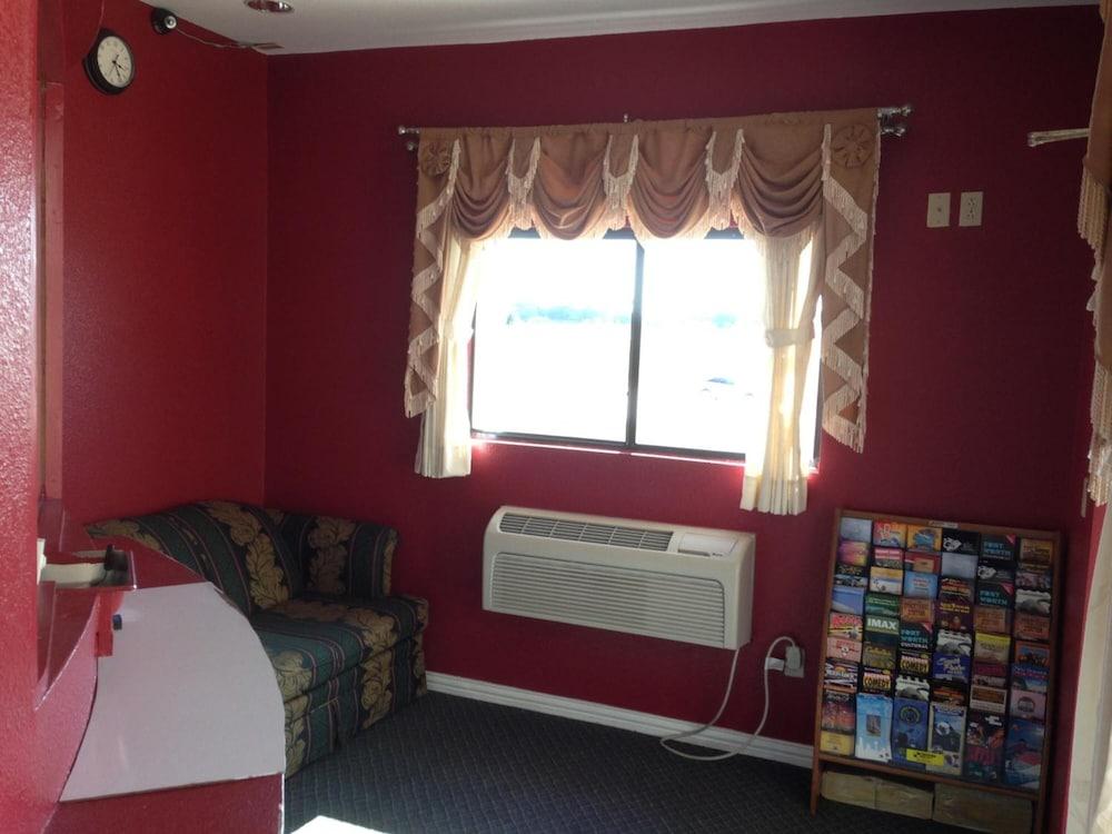 Texas Inn photo 3