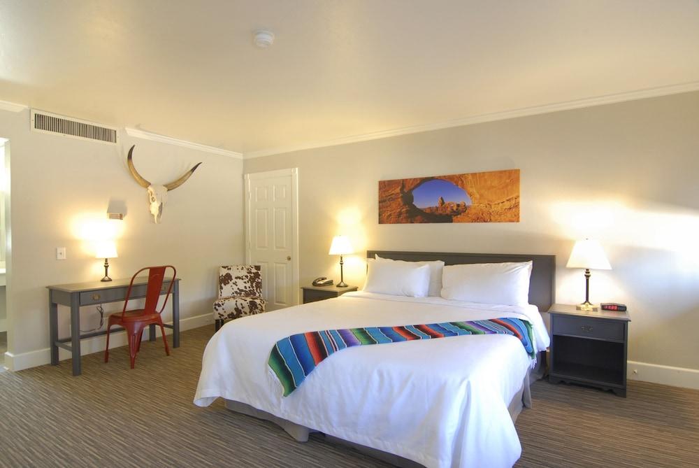 Palm Canyon Hotel & RV Resort photo 7