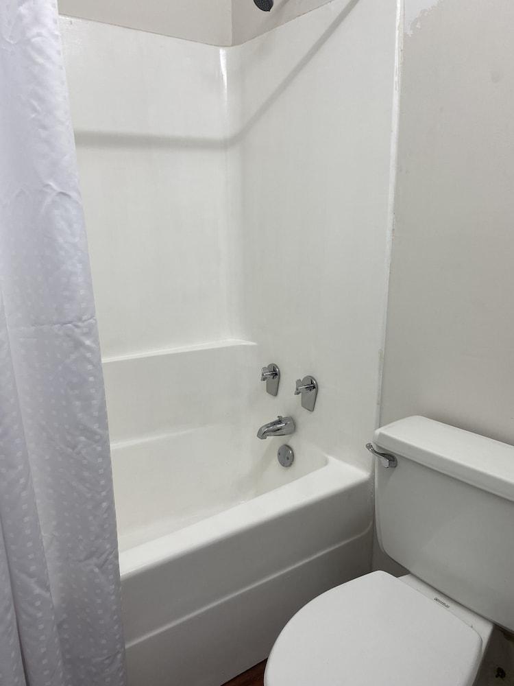 Discovery Inn Macon photo 18