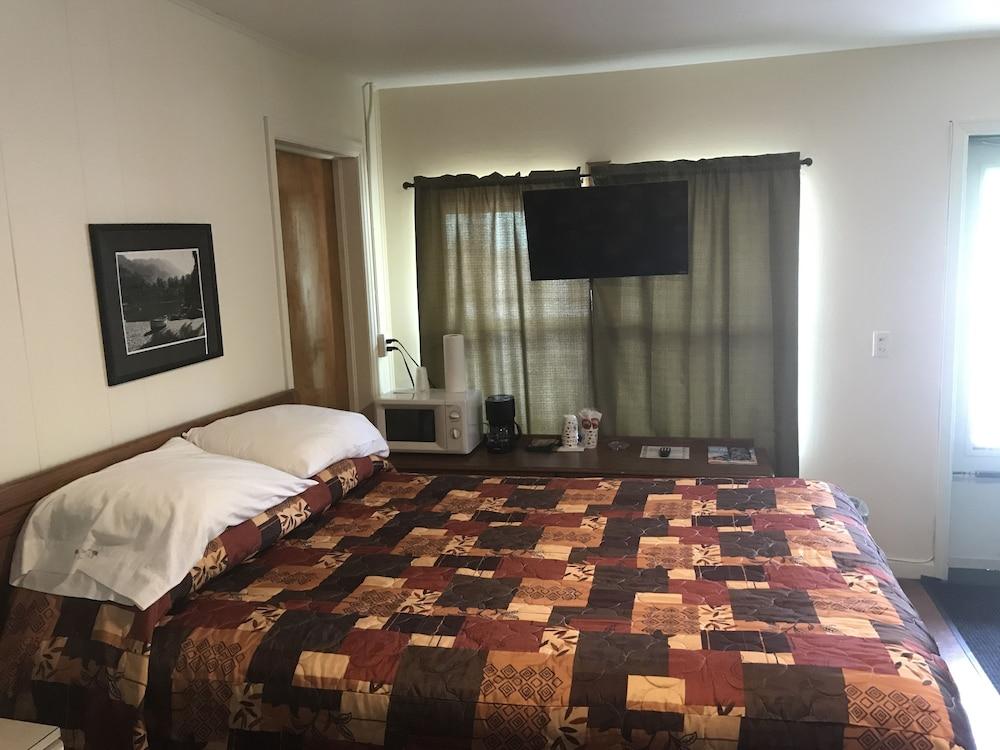 The Evergreen Motel photo 40