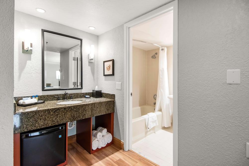 Miami Lakes Hotel photo 40