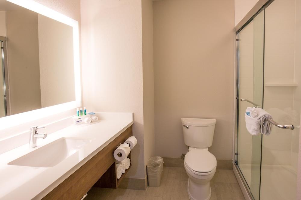 Holiday Inn Express Hotel & Suites Hesperia by IHG photo 12