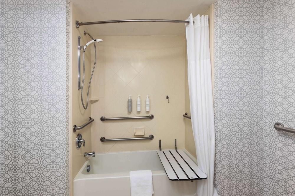 Hampton Inn & Suites Savannah-Airport photo 20