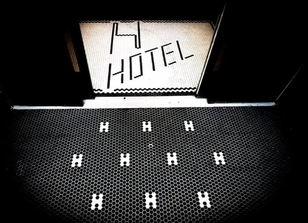 H Hotel photo 23