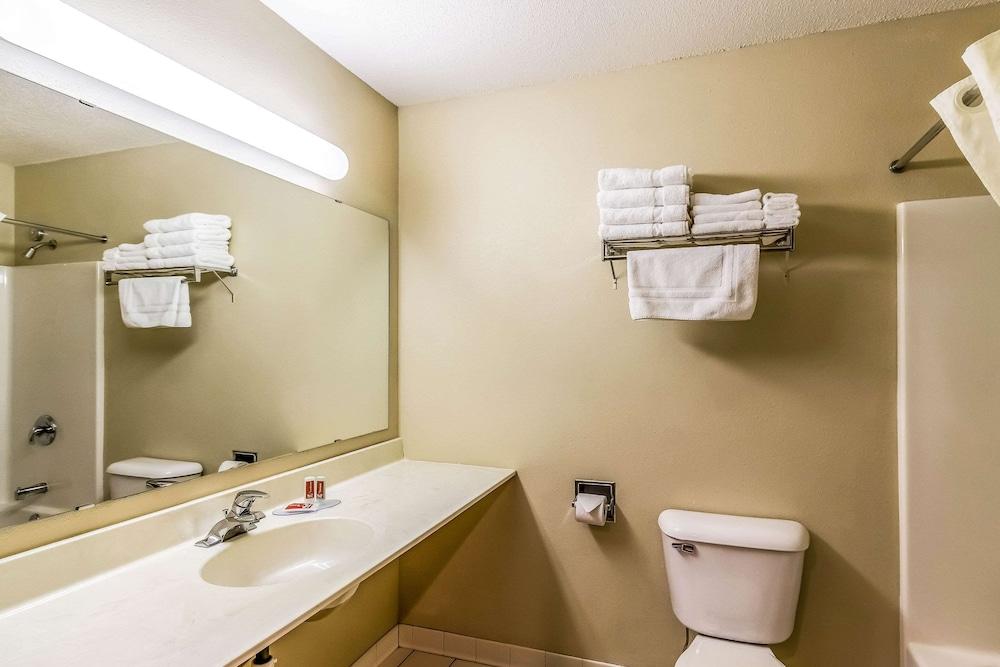 Econo Lodge Valley City photo 32