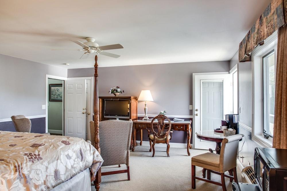 Boxwood Lodge photo 14