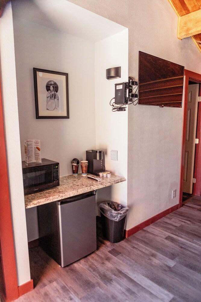 Big Medicine Cabins photo 3