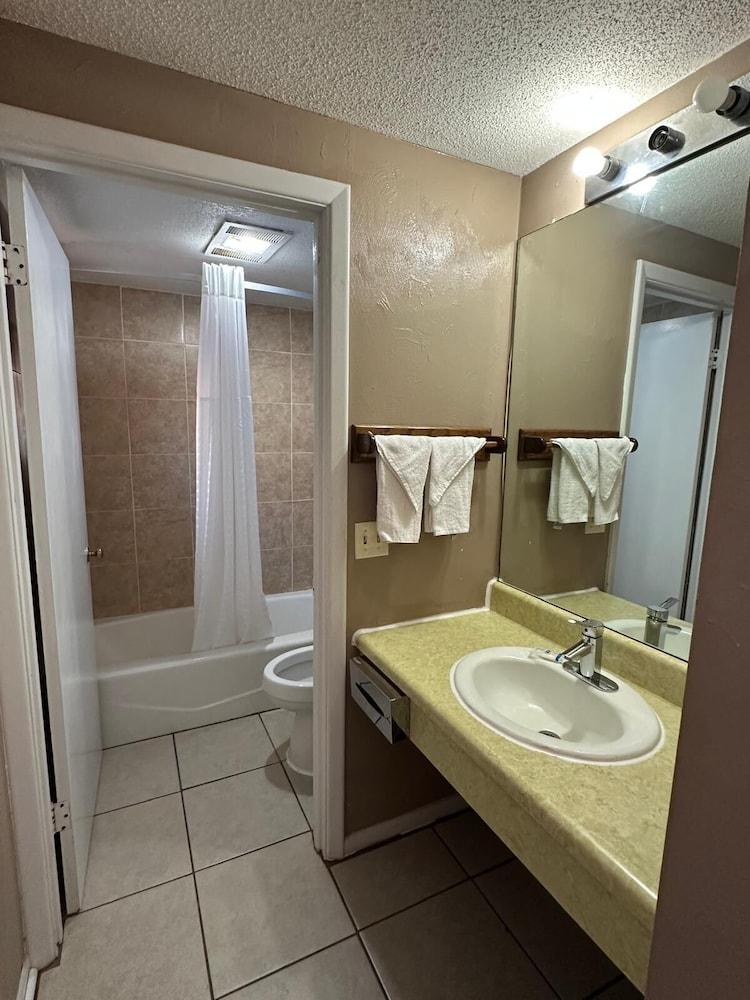 Americas Best Value Inn Franklin photo 7