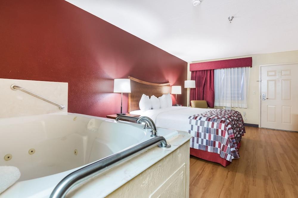 Red Roof Inn Conroe North - Willis photo 10