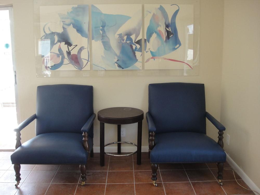 Holiday House Motel photo 13