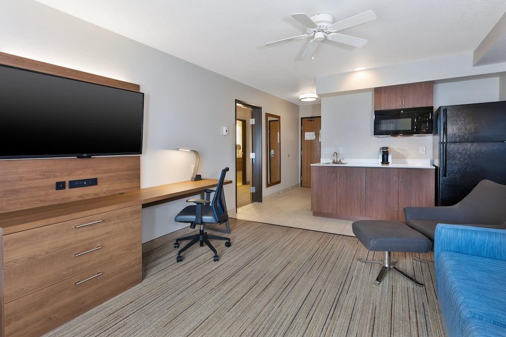 Holiday Inn Express & Suites Petoskey by IHG photo 11
