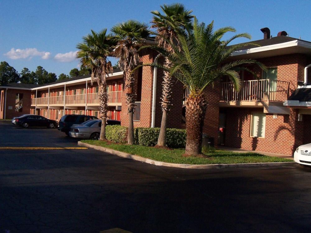 SureStay by Best Western Jacksonville Airport photo 43