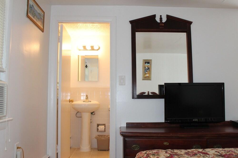 Oceanside Motel photo 36