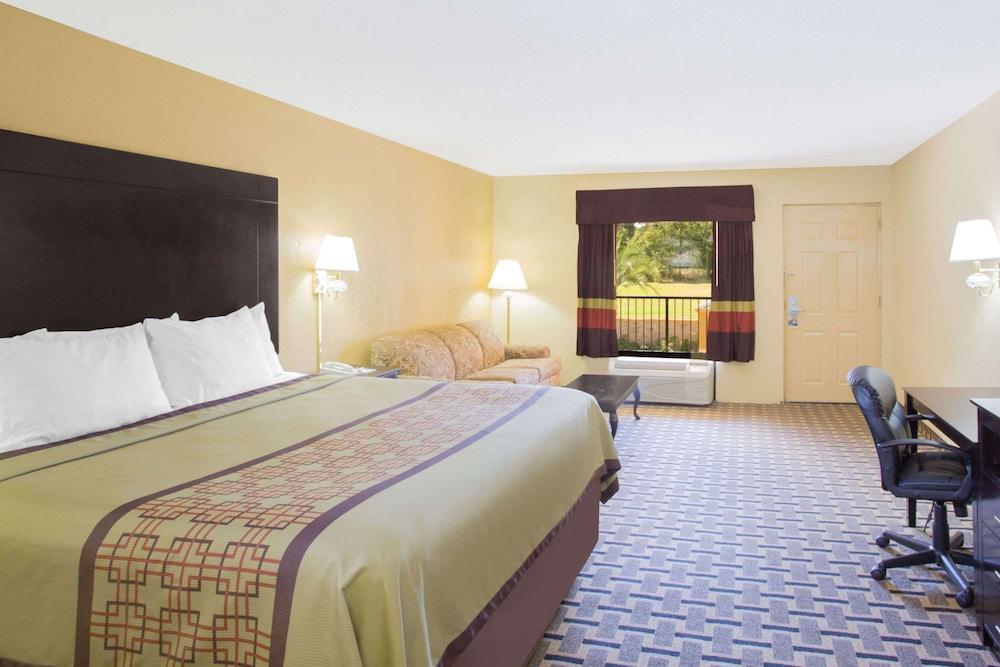 Days Inn by Wyndham Andalusia photo 3