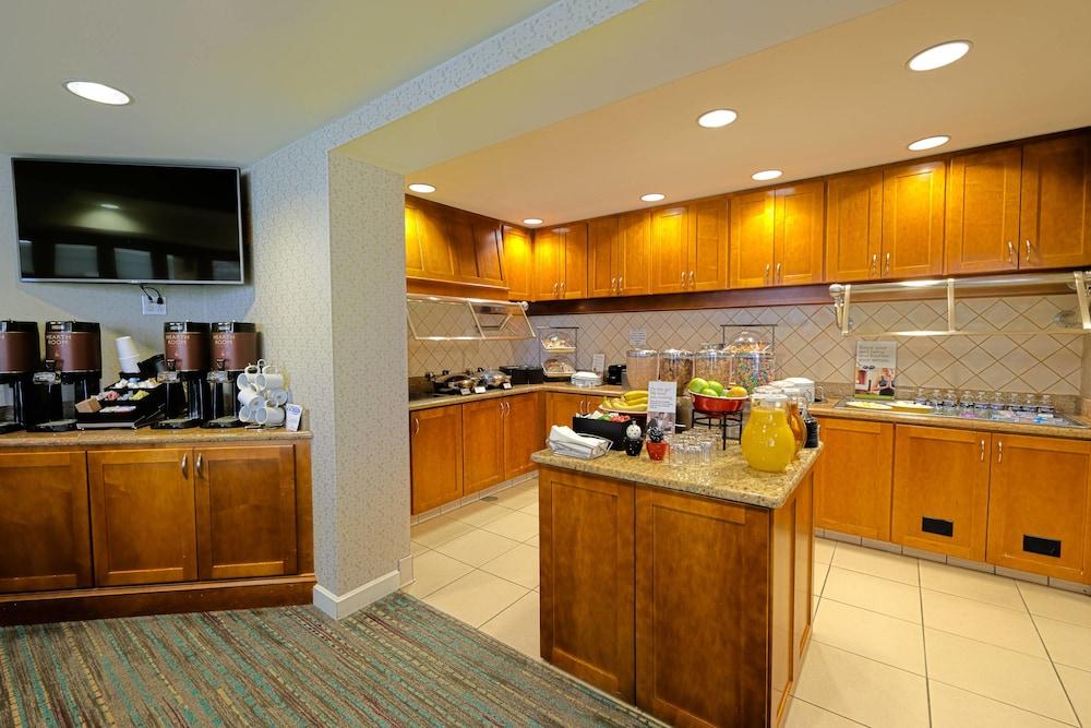 Residence Inn Marriott Airport photo 15