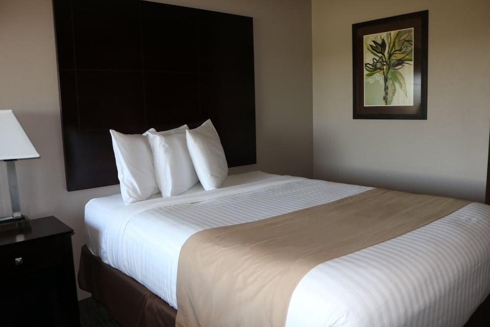 Qube Hotel photo 2