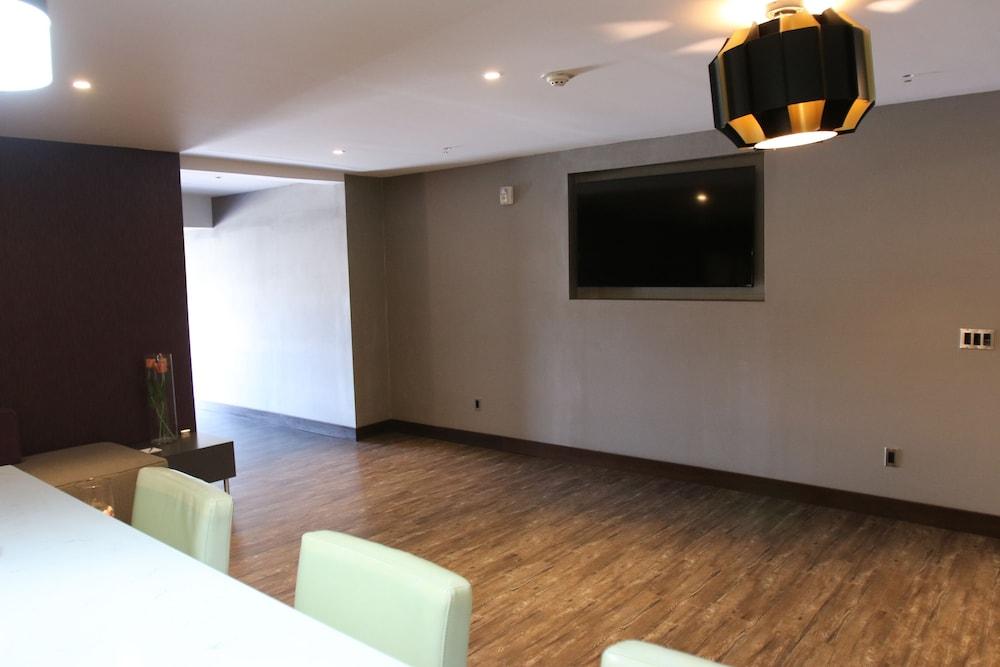 BLVD Hotel and Studios Universal-Hollywood, an Ascend Collection Hotel photo 15