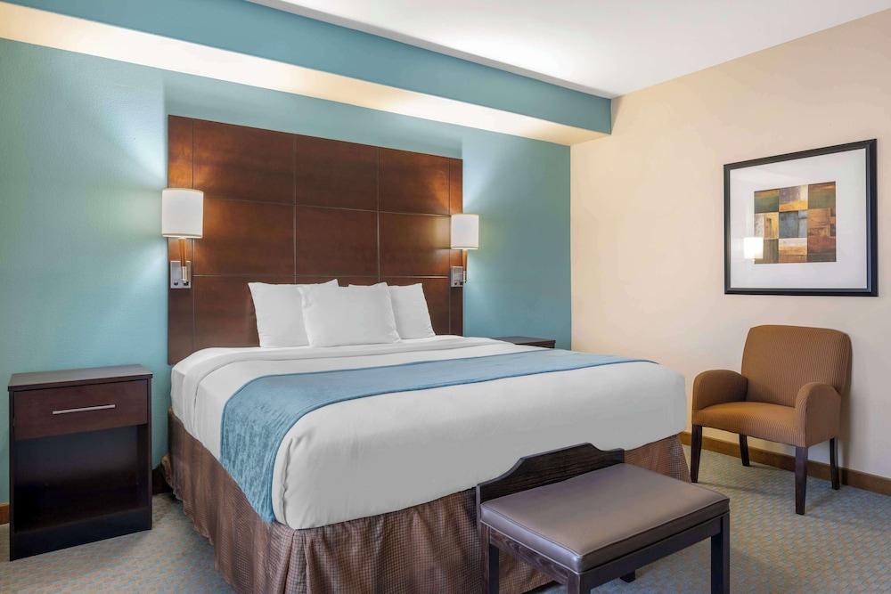 Best Western Plus Midland Suites photo 34