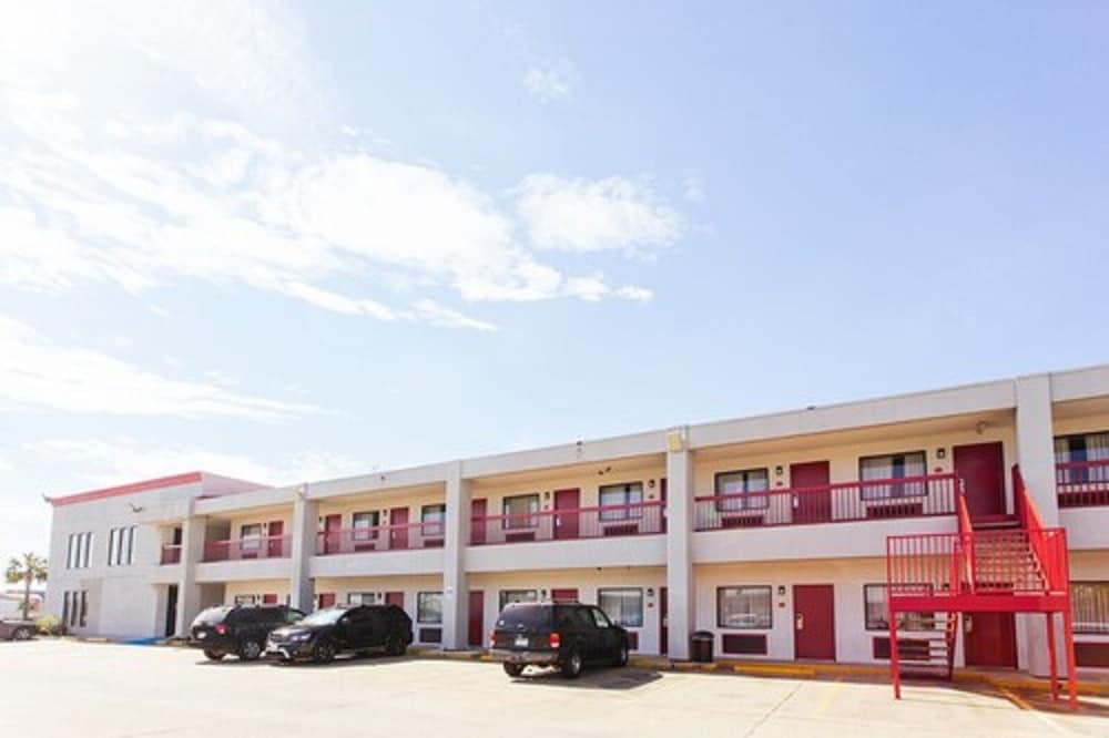 Econo Lodge Inn & Suites Channelview - Houston East photo 4