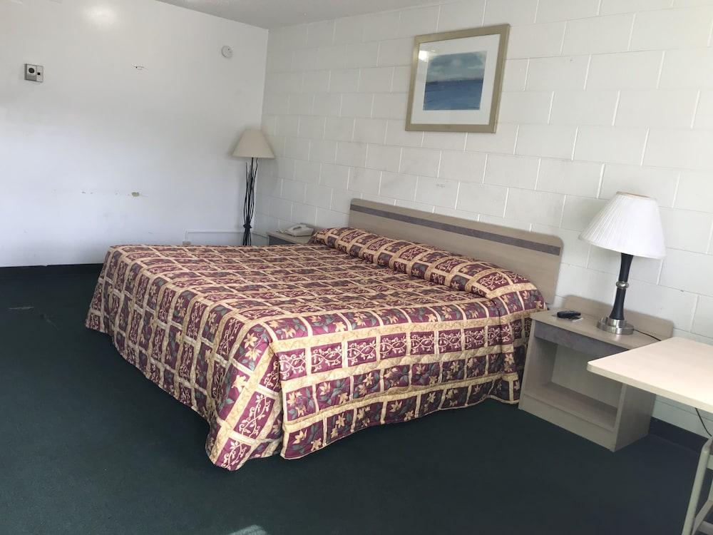 SuperLodge Motel photo 42