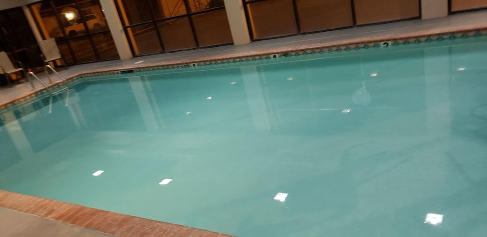 Quality Inn & Suites Lafayette photo 38