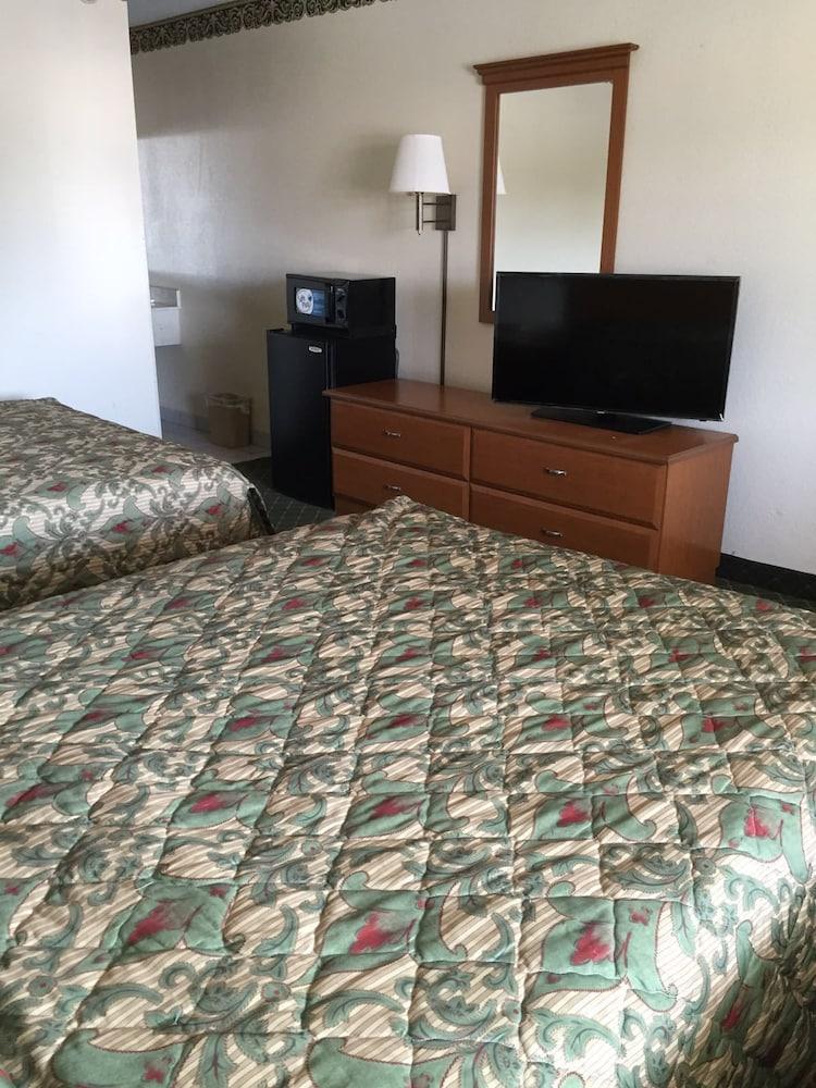 Economy Inn photo 33
