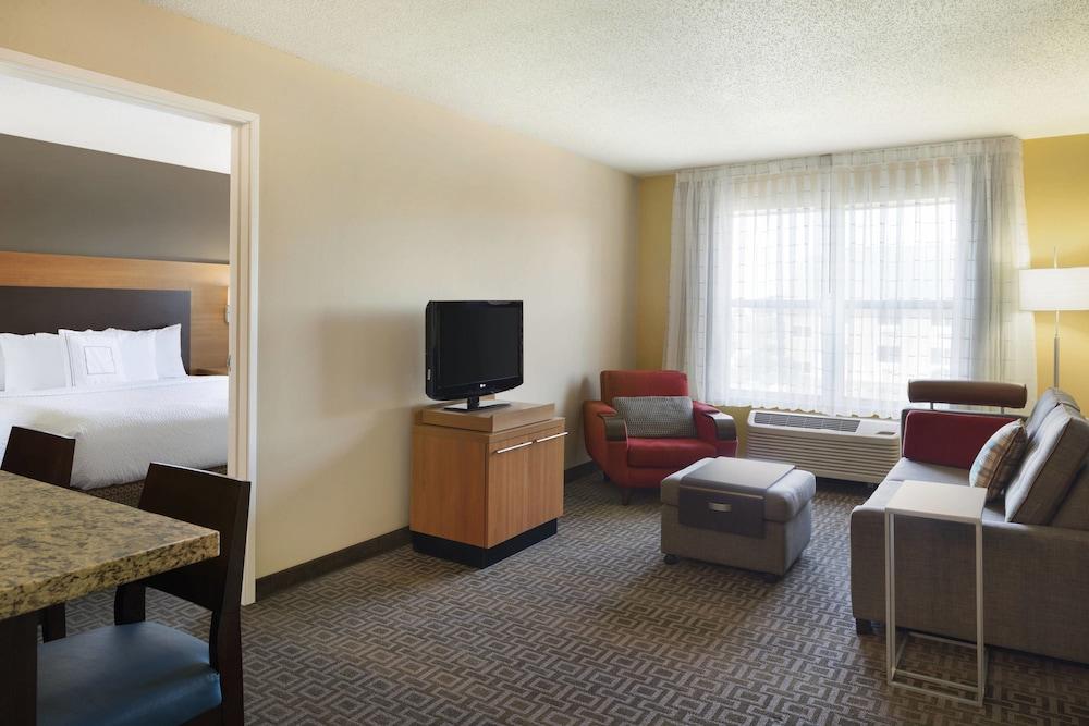 TownePlace Suites Chicago Naperville photo 9