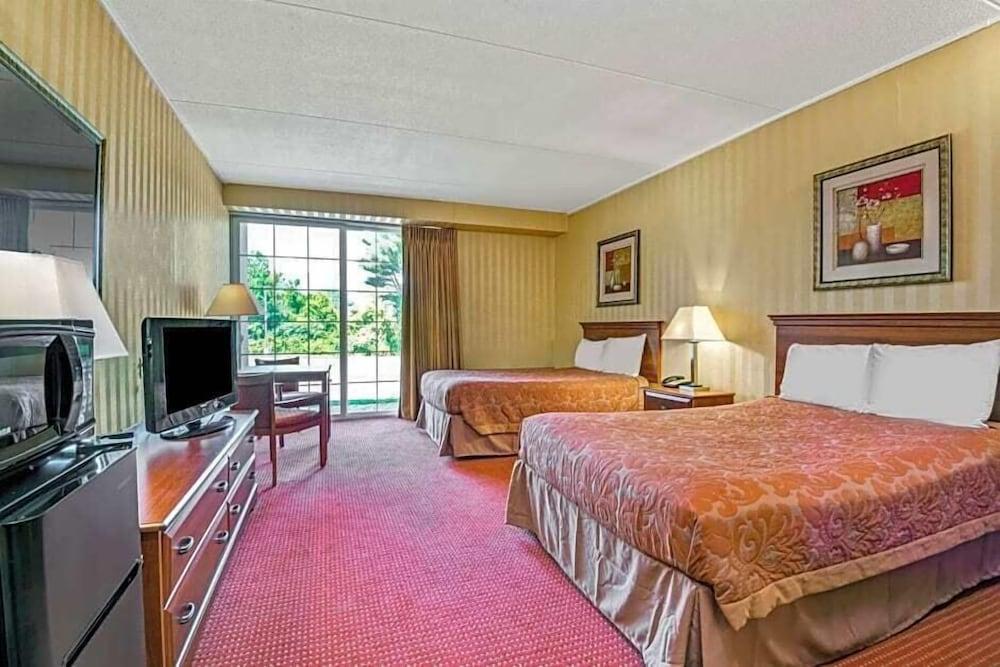 HomeSpring Inn & Studios photo 9