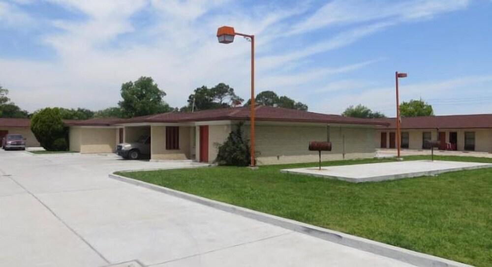Bayshore Motel photo 8