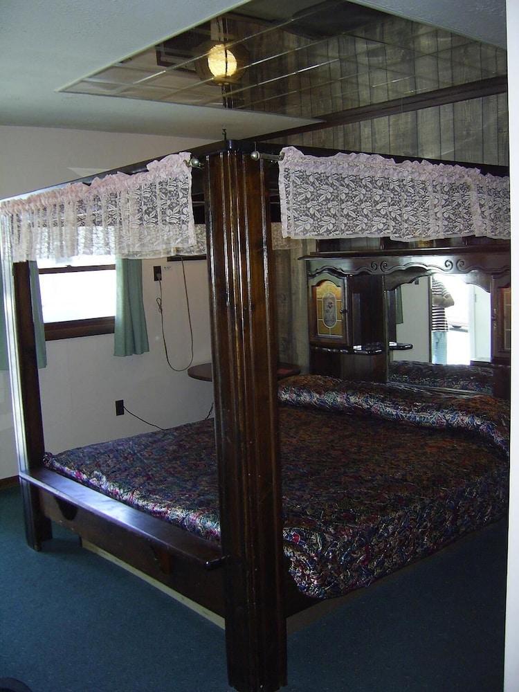 Cedar Grove Motel photo 14