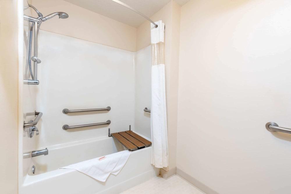 Summerset Hotel & Suites photo 32