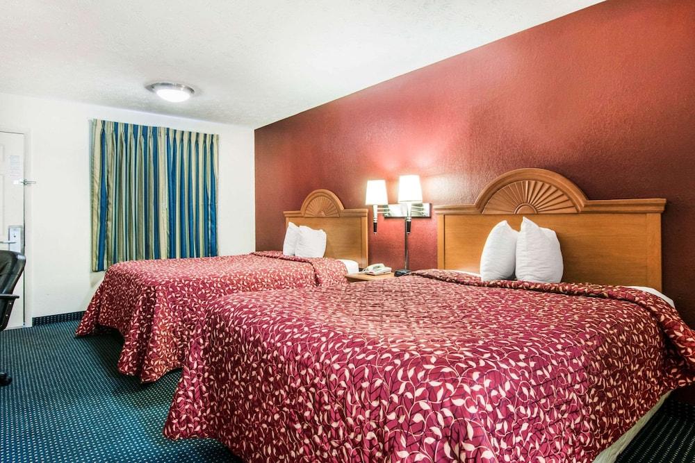 Rodeway Inn La Grange East photo 23