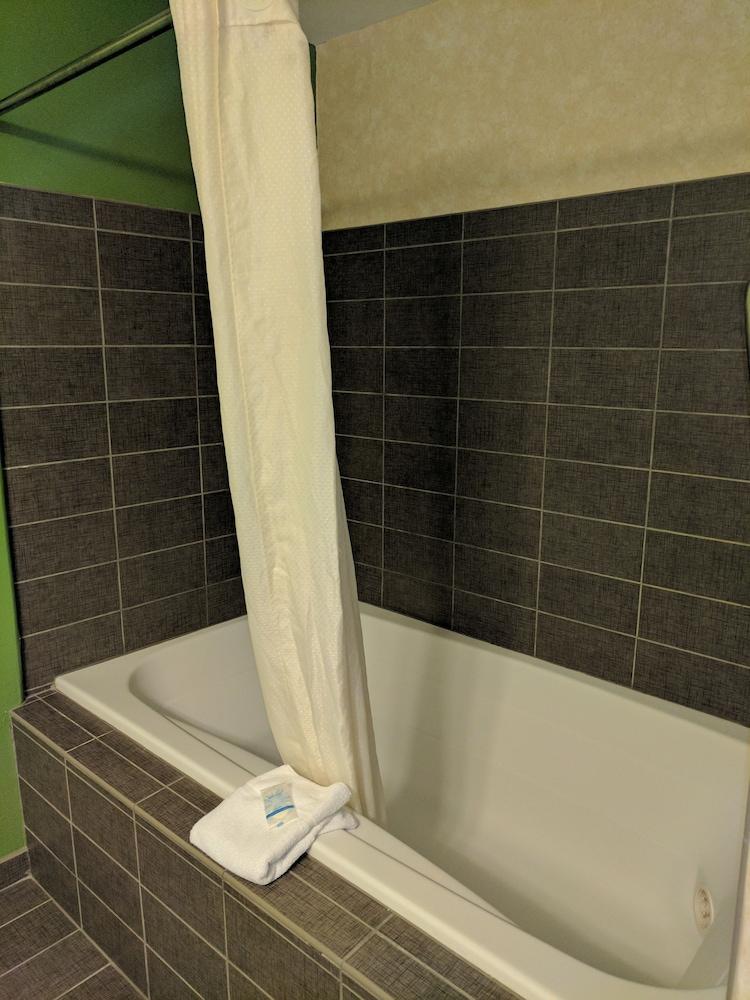 Sleep Inn & Suites Oregon - Toledo photo 45