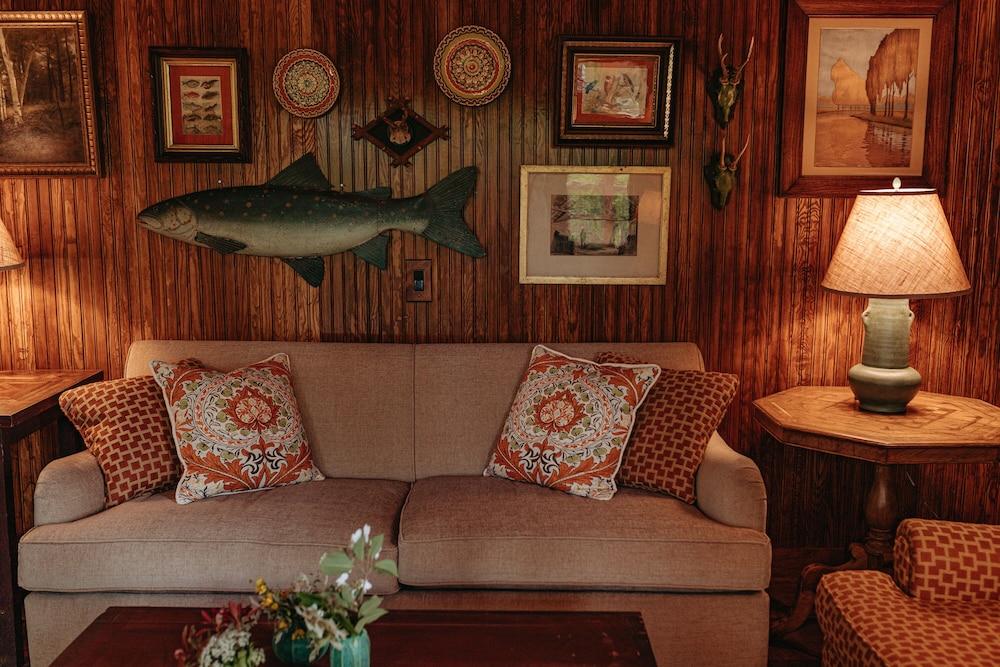 Deer Mountain Inn photo 13