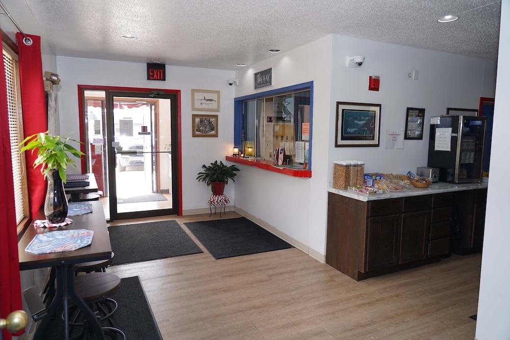 Model Towne Inn photo 11