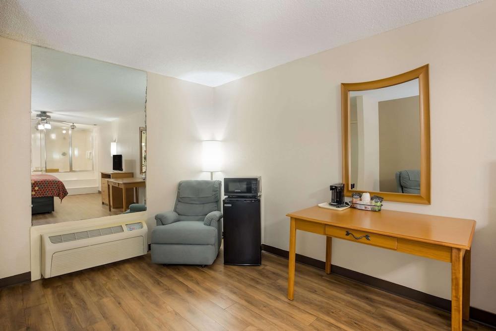 Econo Lodge Live Oak photo 3