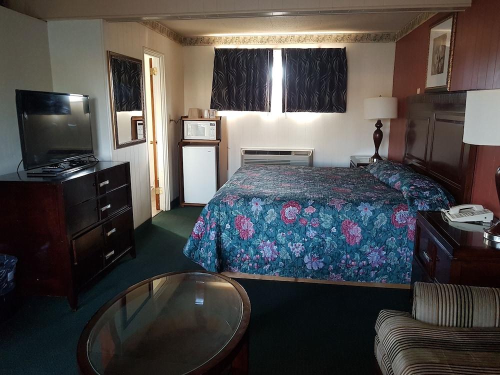 Town House Motel Inc photo 17