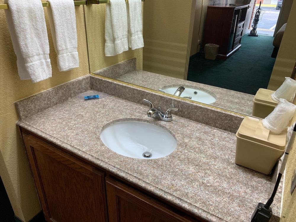 Coachman's Inn Motel photo 19