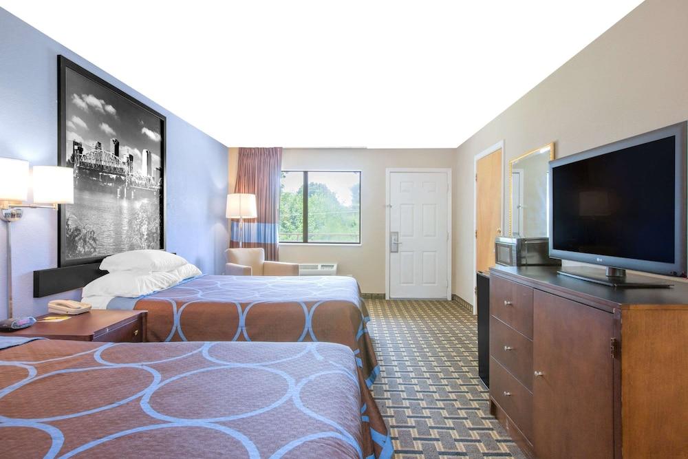 Super 8 by Wyndham Brinkley photo 15