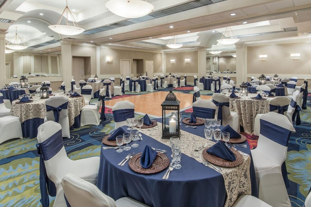 Crowne Plaza Virginia Beach Town Center by IHG photo 44