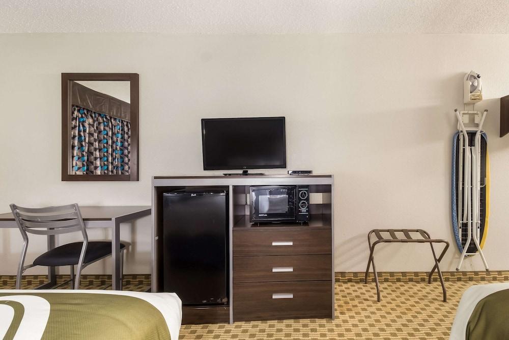 Quality Inn Madisonville photo 16