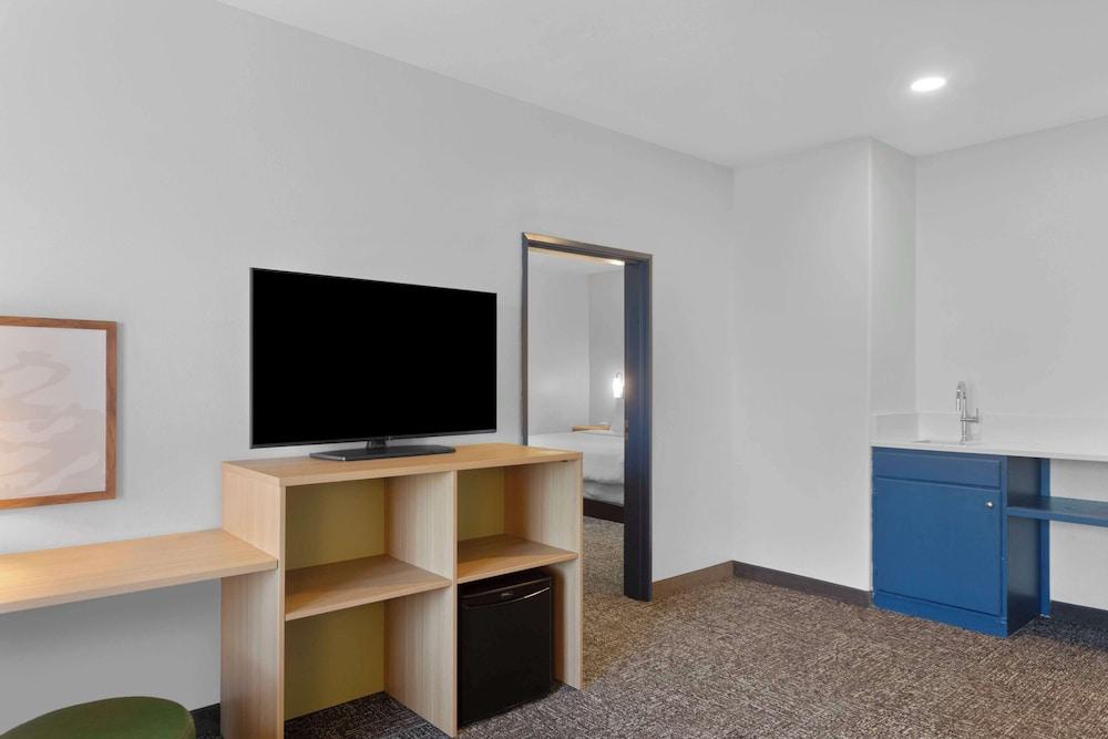 Spark by Hilton San Antonio Dominion photo 11