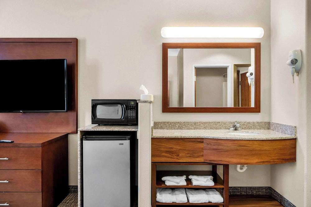 Comfort Inn & Suites Riverton photo 21