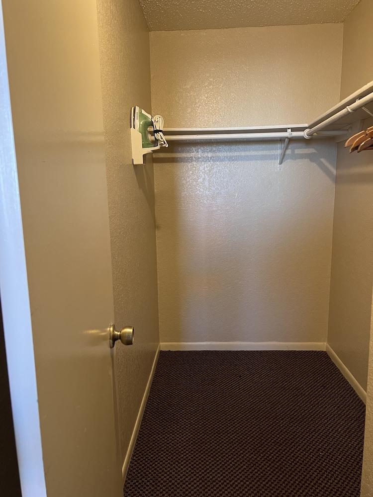 Hallmark Inn and Suites photo 6